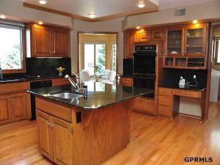 13607 Parker Cir - Photo 2 of 26