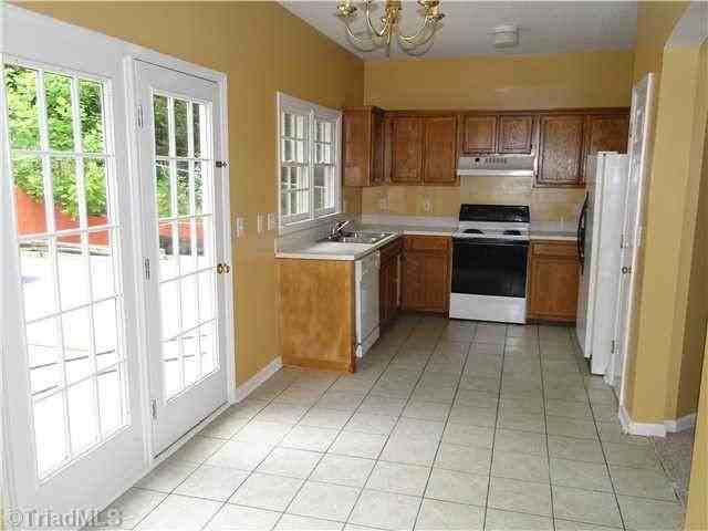 145 Leeds Ln - Photo 2 of 4