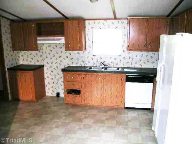 1095 Winding Ridge Rd - Photo 3 of 3