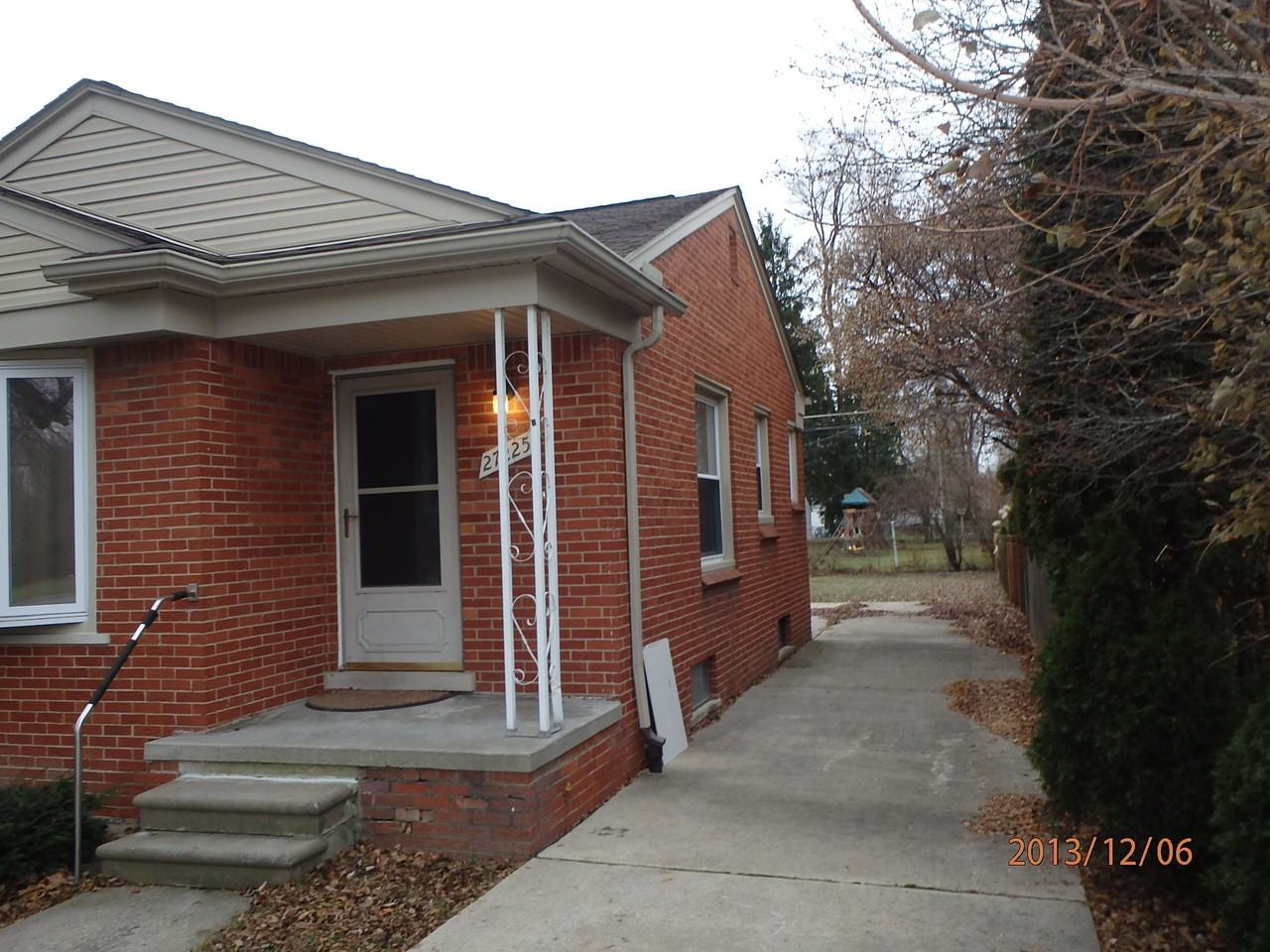 27225 Lyndon - Photo 2 of 23