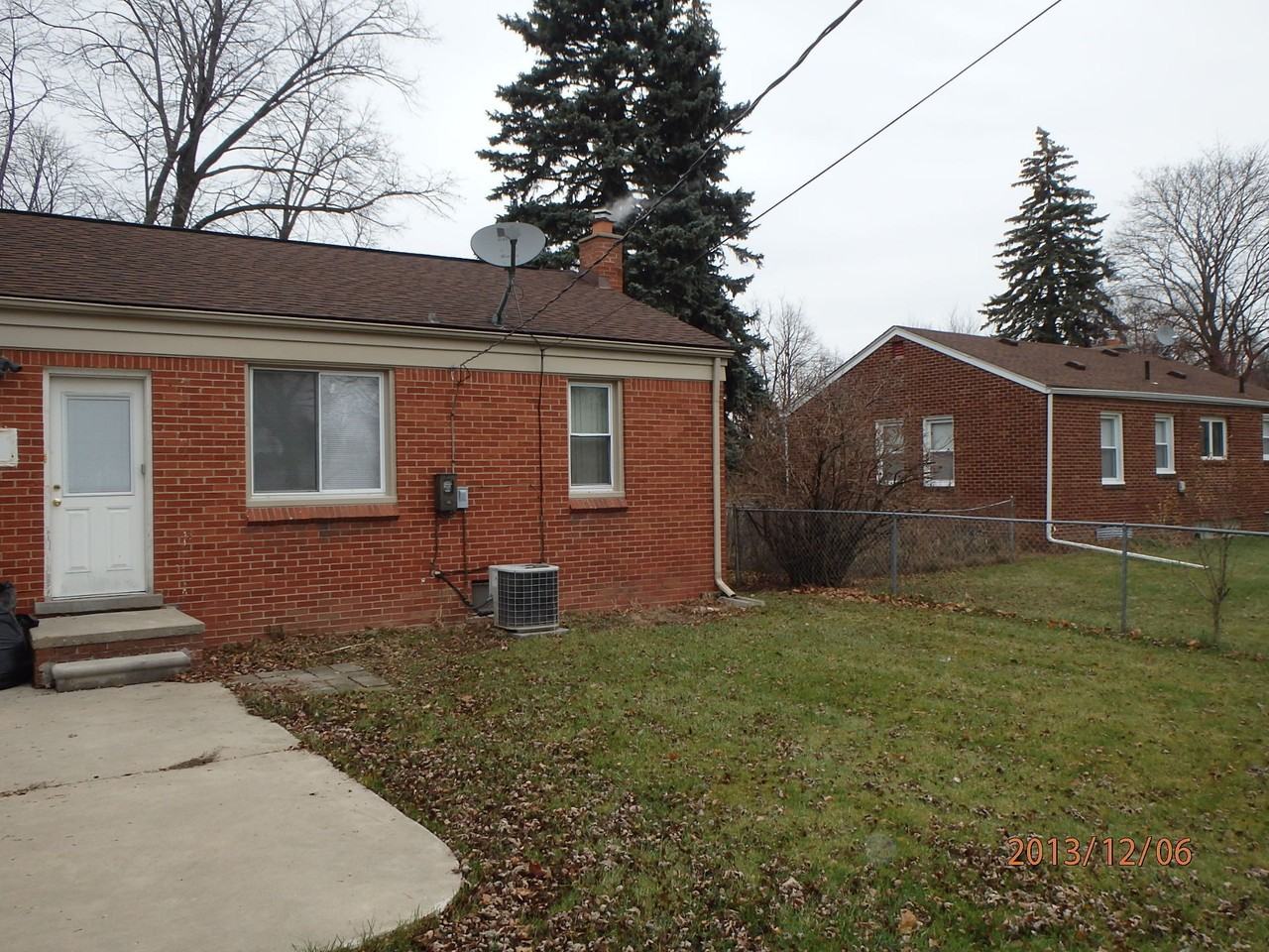 27225 Lyndon - Photo 3 of 23