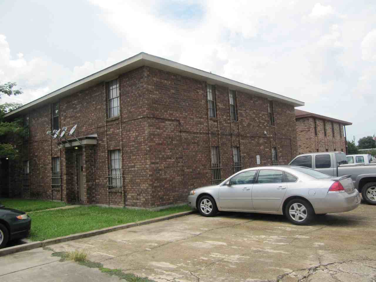 908 Linda Lane - Photo 2 of 4