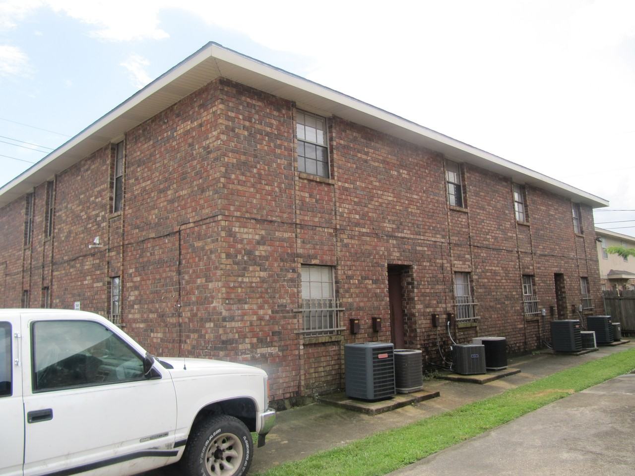 908 Linda Lane - Photo 3 of 4