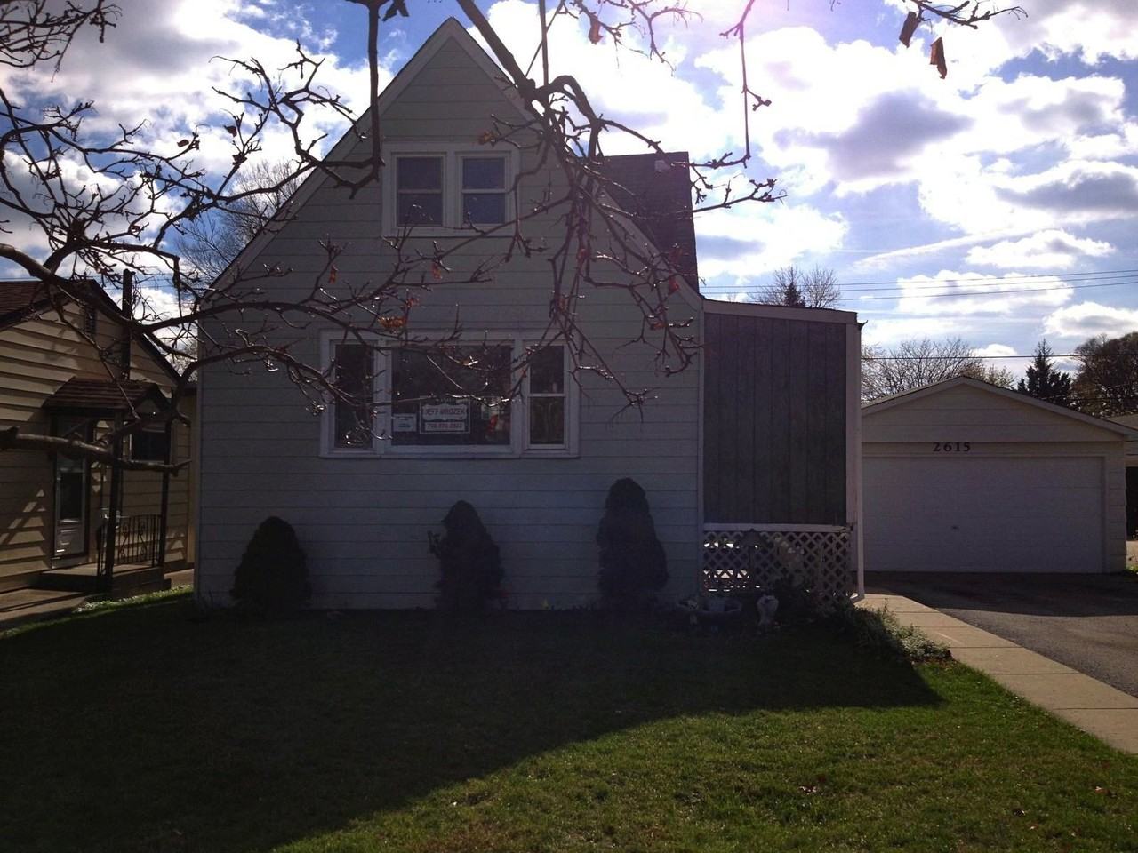2615 W 98th St - Photo 2 of 10