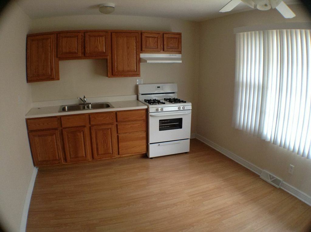 134 Laura Ln - Photo 3 of 10