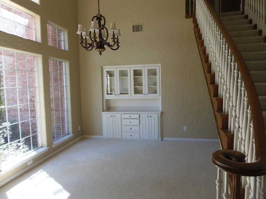 1813 Wood Dale Cir - Photo 2 of 18