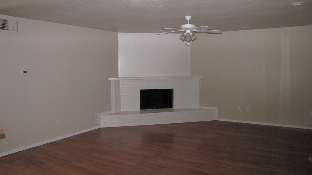 1911 Primrose Ln - Photo 2 of 5