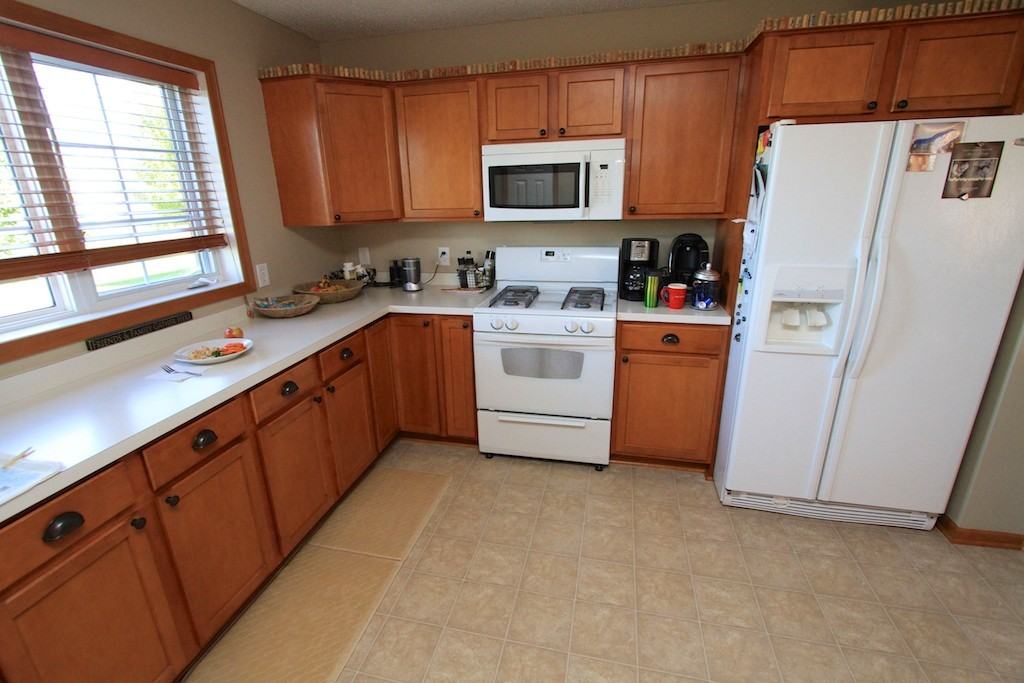 2799 Alamo Cir NE - Photo 3 of 19