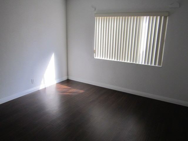 11535 Flossmoor Rd - Photo 3 of 7