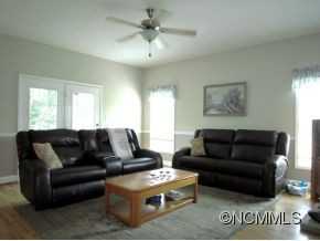 66 Azalea Dr - Photo 3 of 16