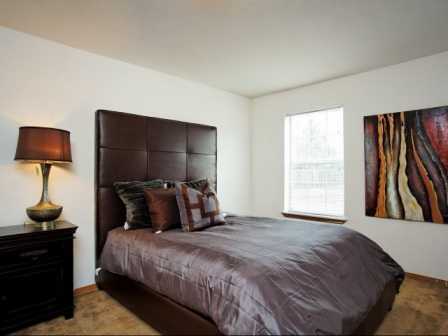 1050 N Britt St - Photo 2 of 13