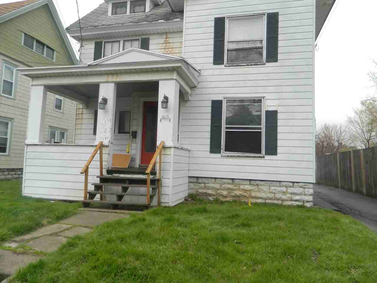 915 Academy St - Photo 3 of 14