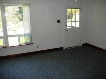 35 Pine St - Photo 3 of 6