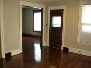 131 S Chicago Ave - Photo 3 of 5