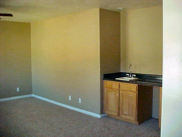 202 N Eclipse Dr - Photo 2 of 19