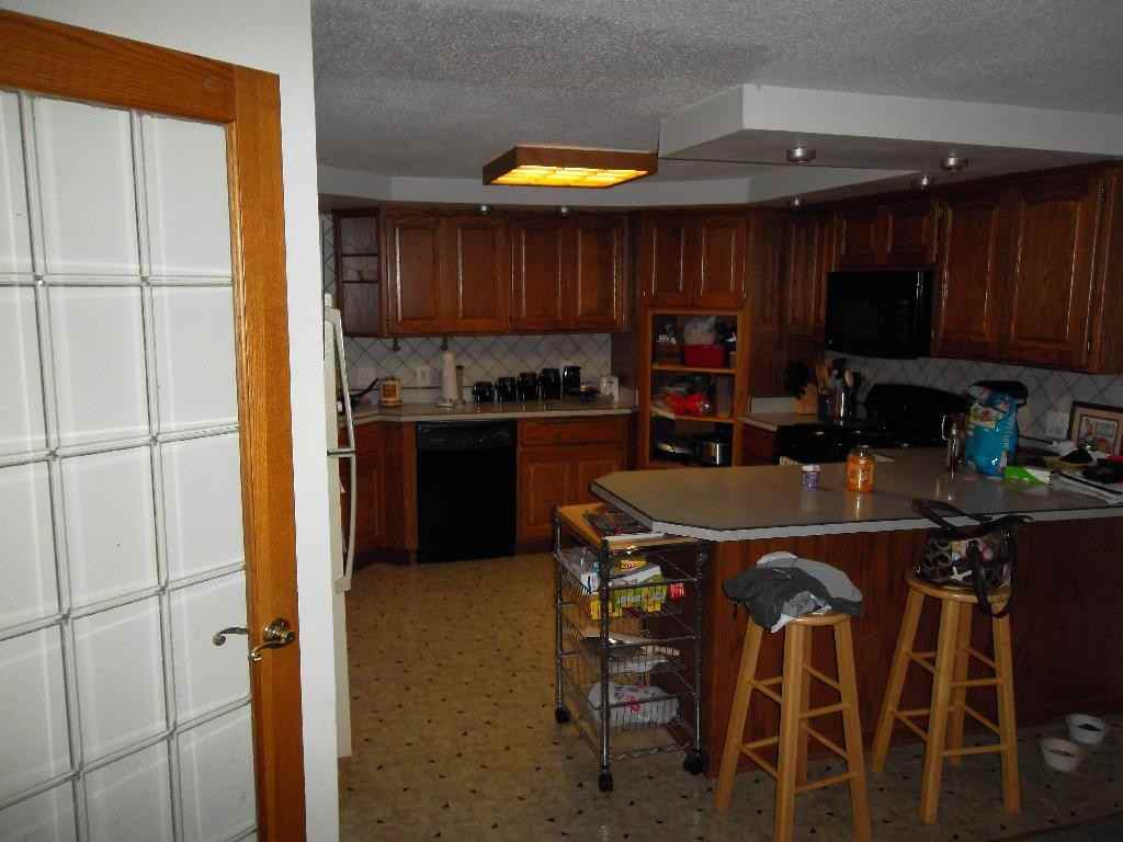 702 W Locust St - Photo 3 of 5