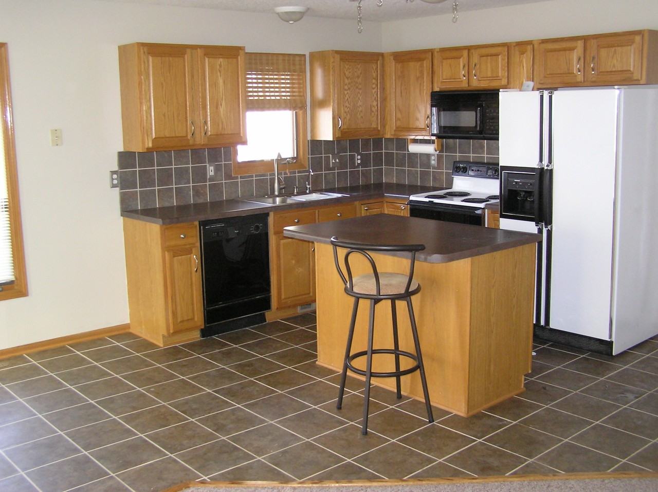 2512 NW 14th St - Photo 3 of 8