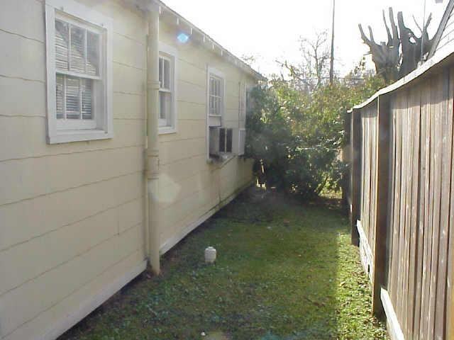 229 Neyland St - Photo 2 of 16