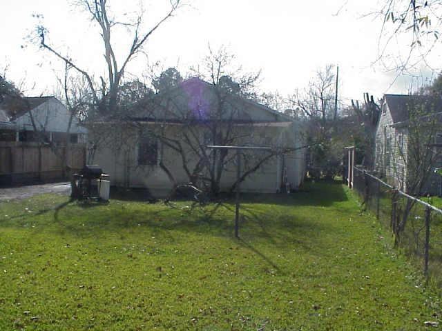 229 Neyland St - Photo 3 of 16