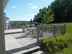 685 Shady Ln - Photo 2 of 37