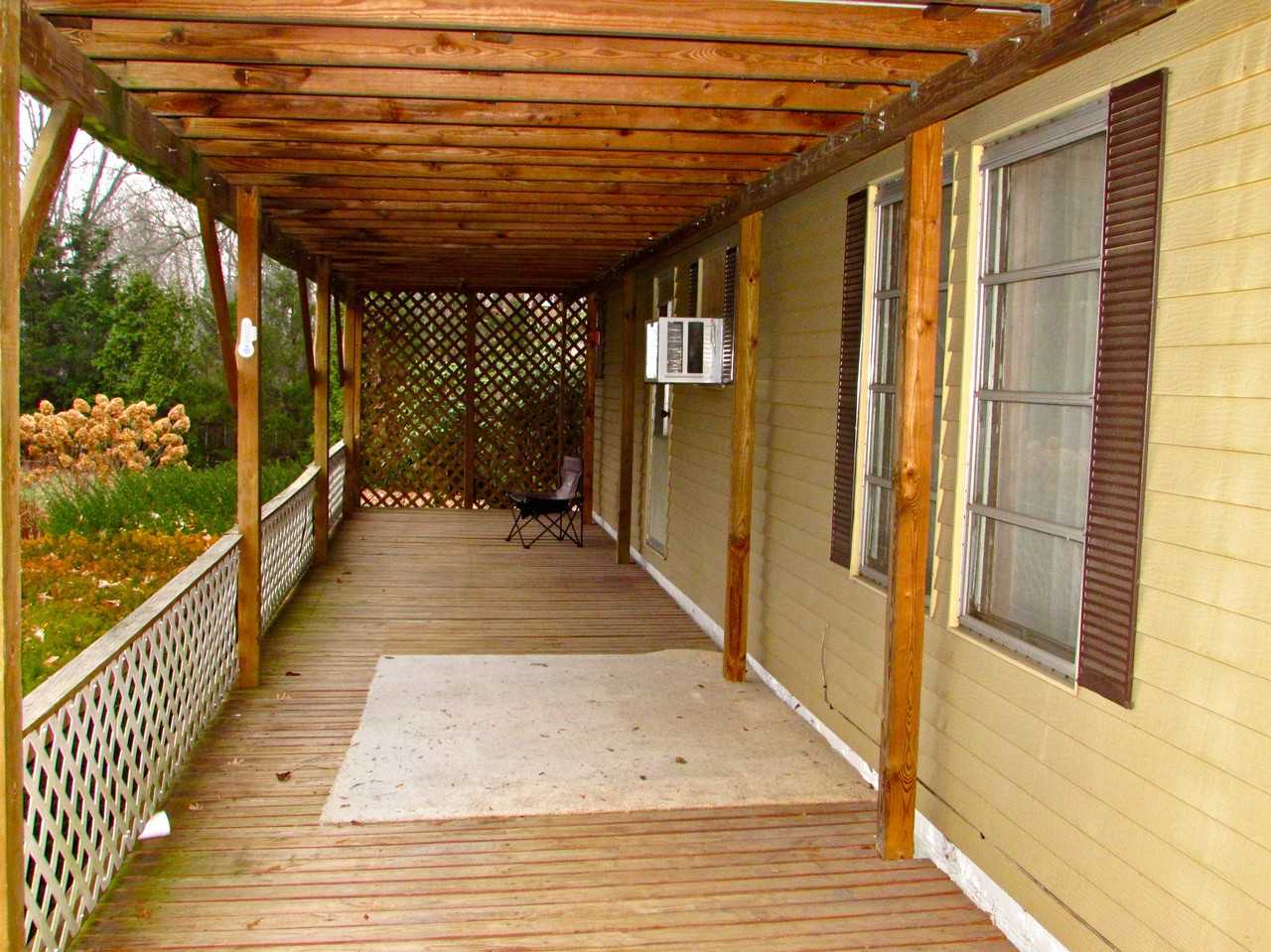 1689 Reading Rd - Photo 2 of 14