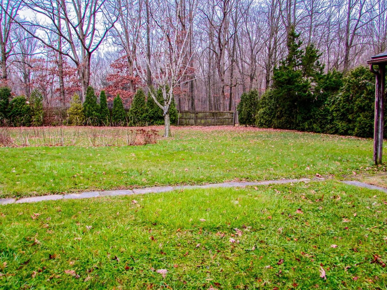 1689 Reading Rd - Photo 3 of 14