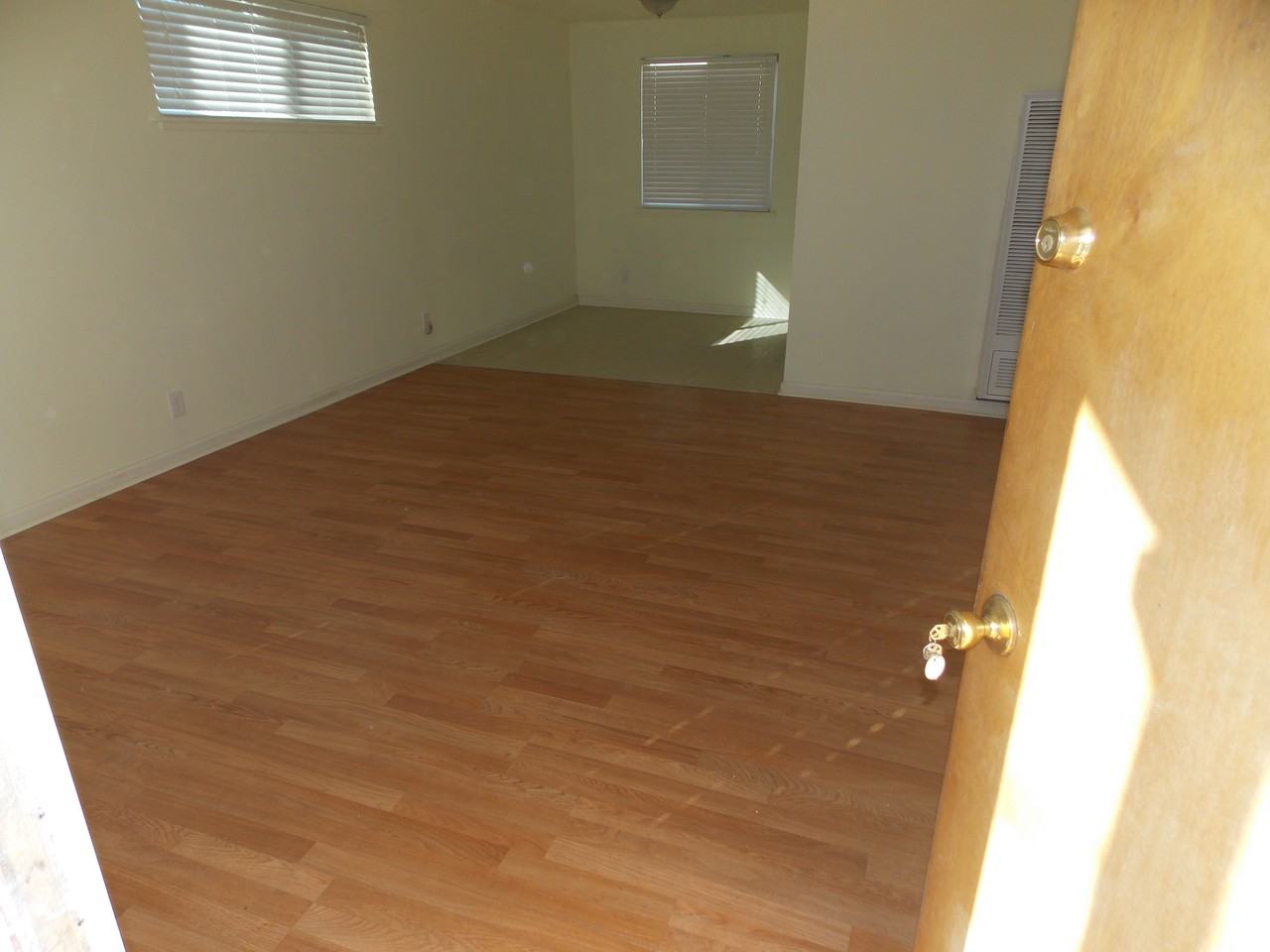 903 E College Ave - Photo 3 of 12