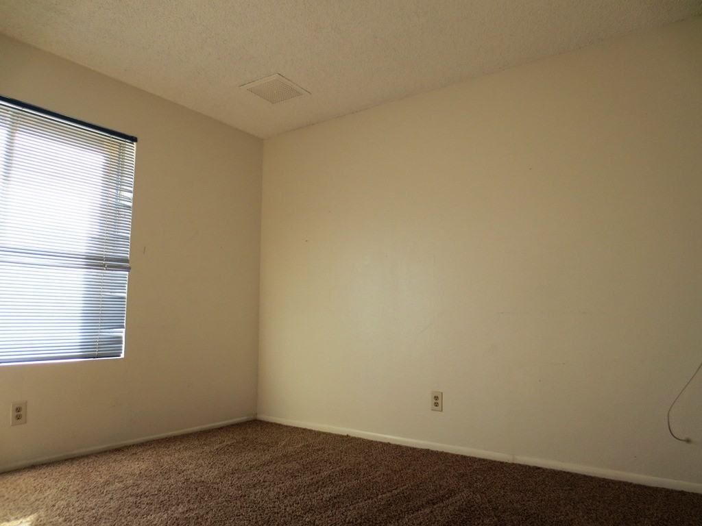 6346 W Mission Ln - Photo 3 of 16