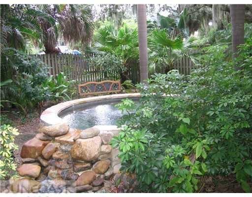 517 Avery Ave - Photo 2 of 21