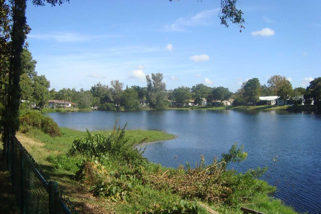 5022 Brookside Ln - Photo 3 of 18