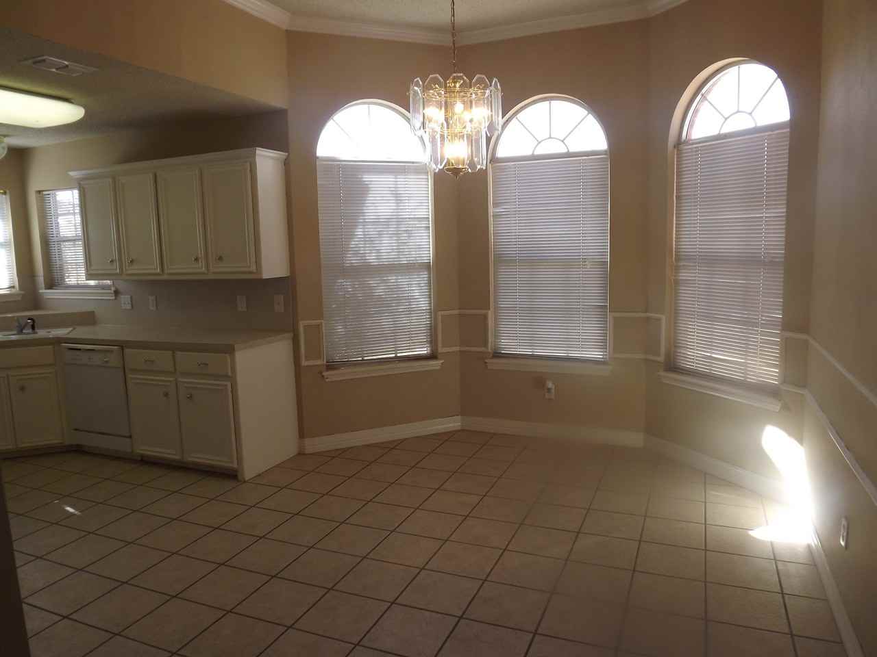 409 Primrose - Photo 3 of 15