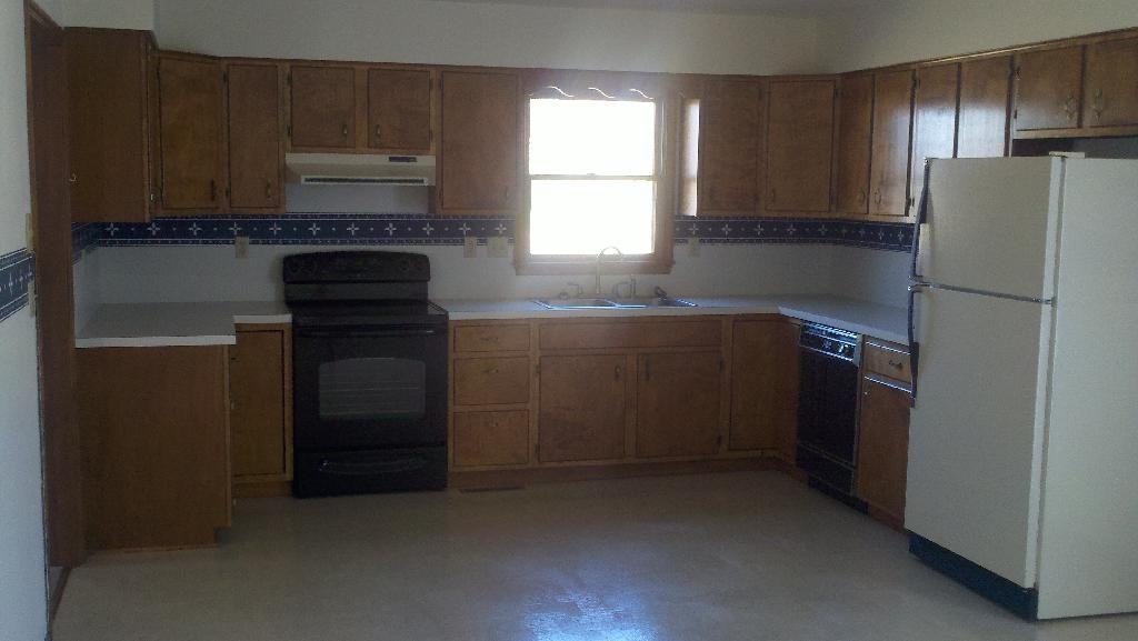 609 E Main St - Photo 2 of 14