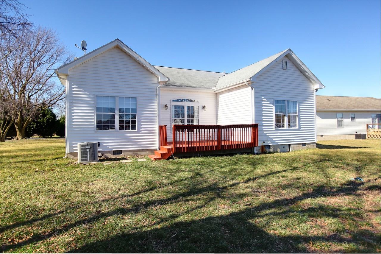 8703 Lynch Dr - Photo 3 of 27