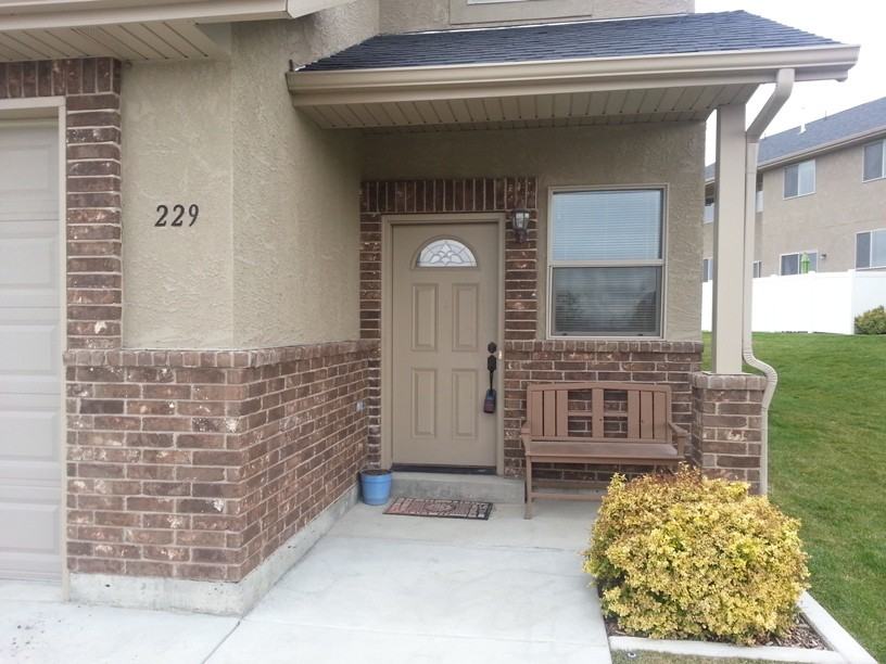 229 N 700 E - Photo 2 of 20