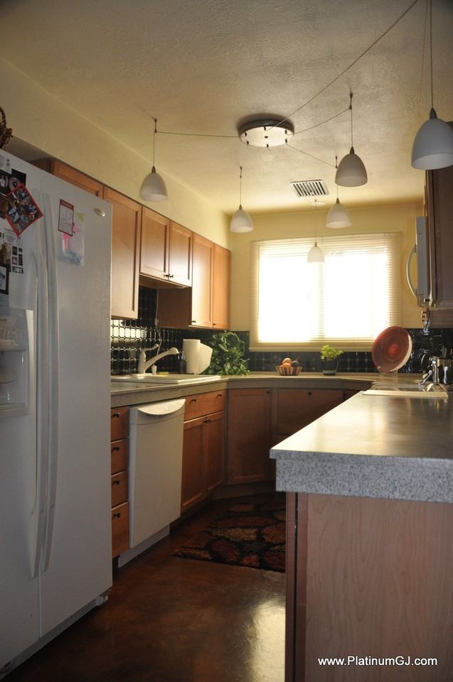 305 Kennedy Ave - Photo 2 of 10