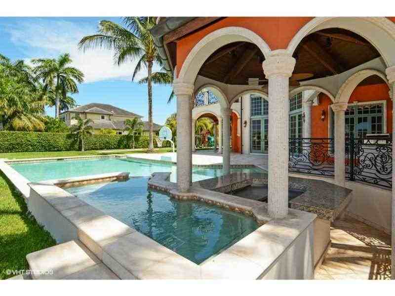 1645 E Lake Dr - Photo 3 of 8