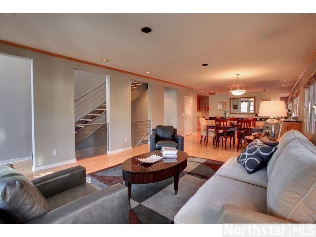 2220 Irving Ave S - Photo 3 of 18