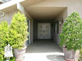 2558 De Wolf Ave - Photo 2 of 8