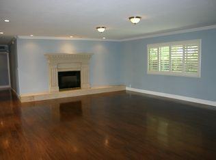 2558 De Wolf Ave - Photo 3 of 8