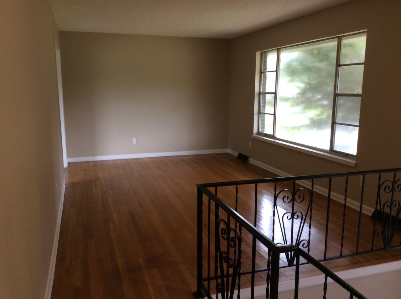 1000 Sunny Dell Ln - Photo 2 of 13