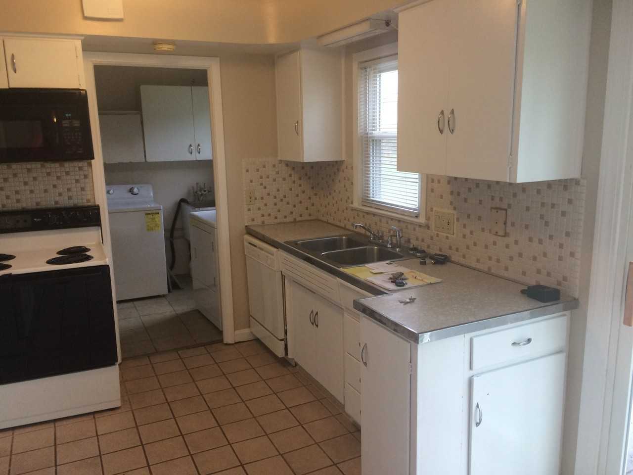 7023 Oakwood Rd - Photo 3 of 14