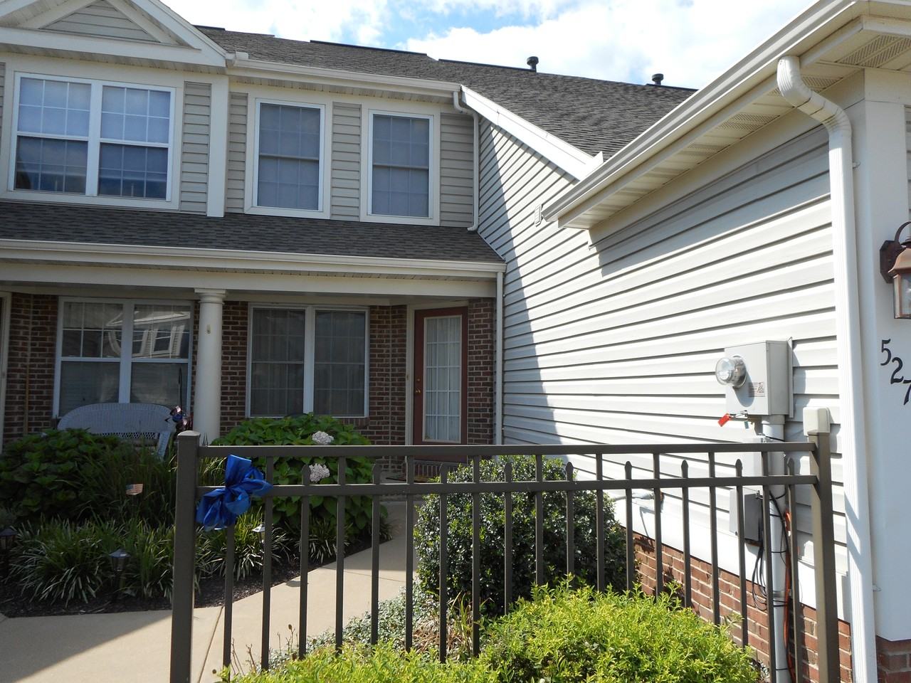 527 Oak Hill Ln - Photo 2 of 24