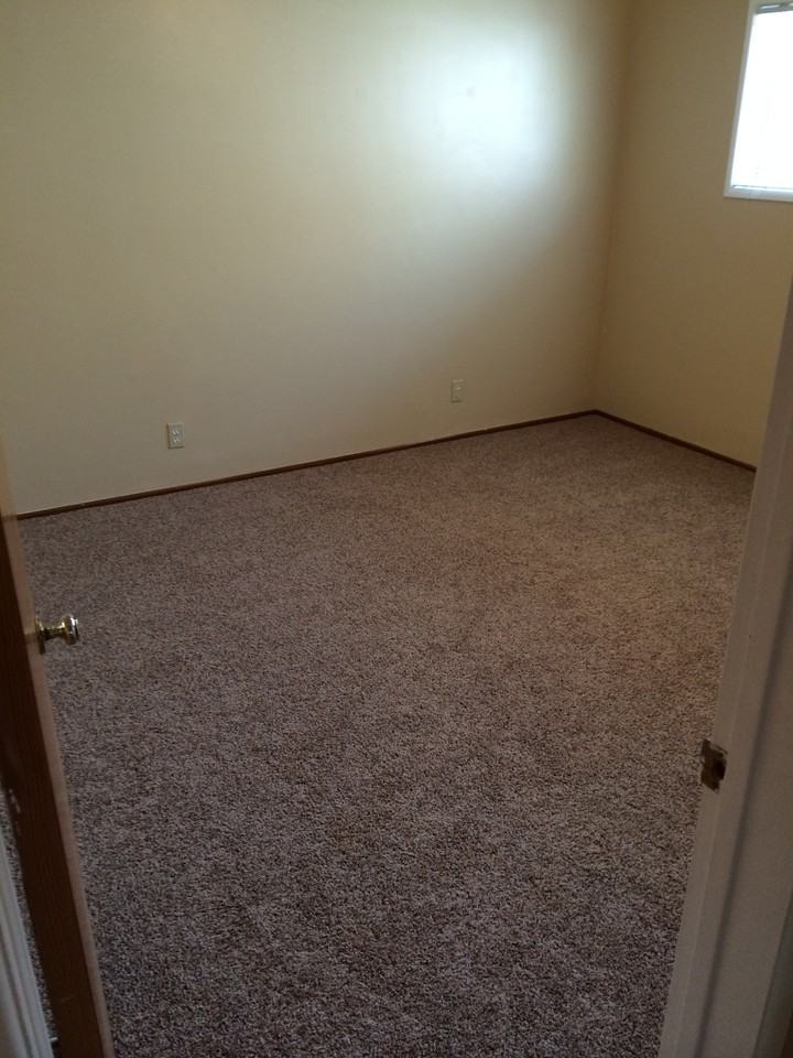 20526 Eastwood Ave - Photo 3 of 7
