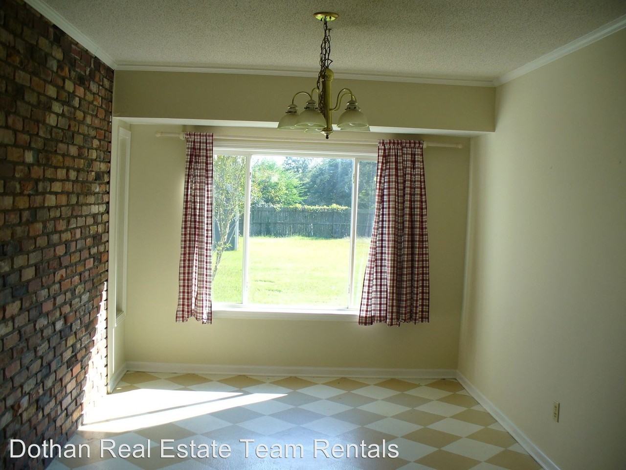 215 Pineridge Rd - Photo 3 of 9