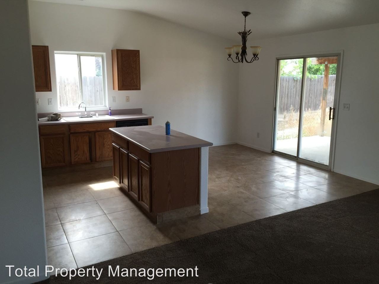 930 Birch Ave - Photo 2 of 9