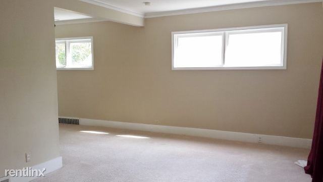 1118 W Maple St - Photo 2 of 17