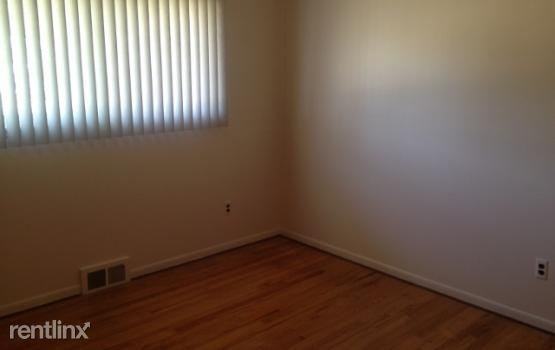 30150 Avondale Dr - Photo 2 of 7