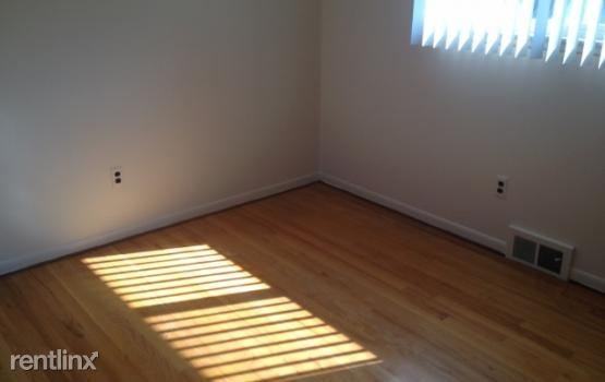 30150 Avondale Dr - Photo 3 of 7