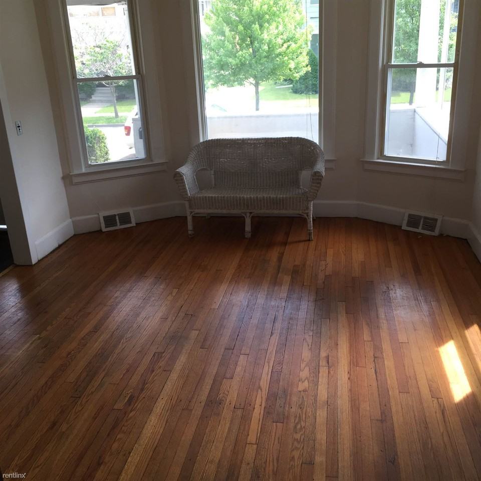 52 Vine St - Photo 2 of 8