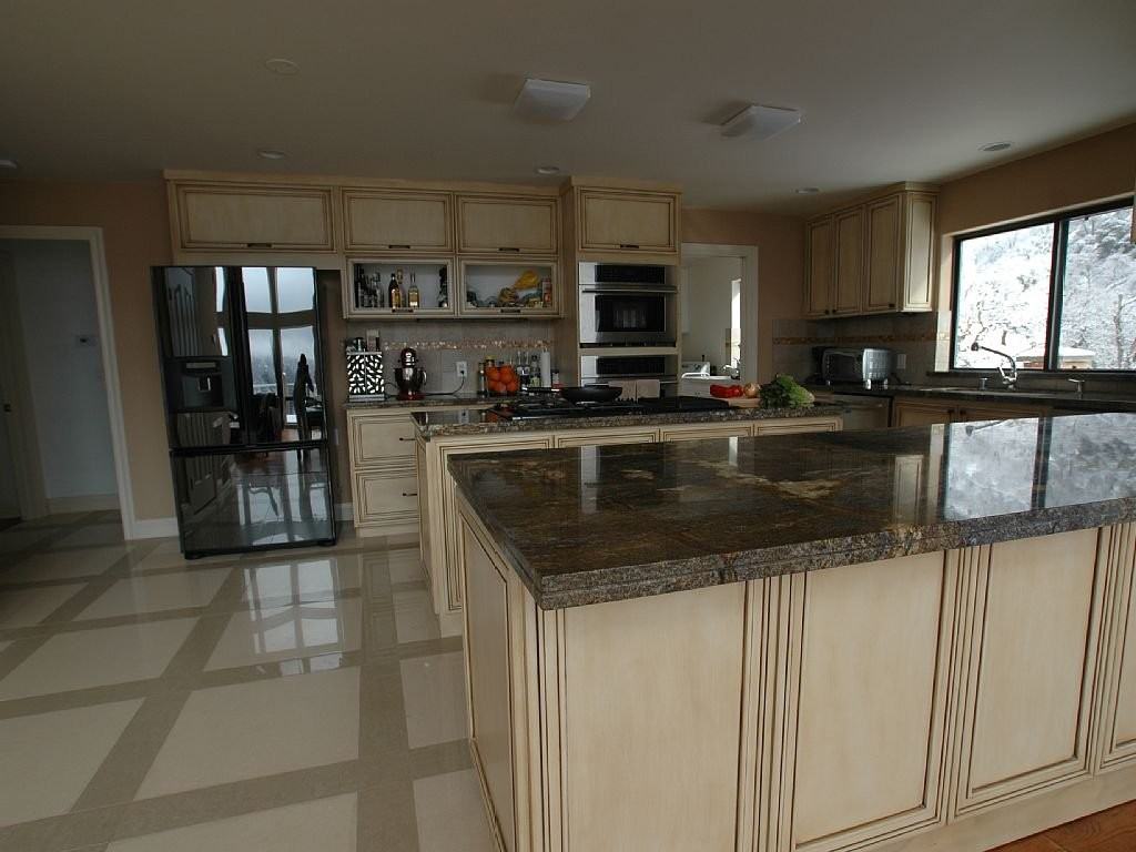 26600 Chester Ct - Photo 3 of 18